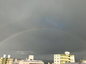 うっすら虹